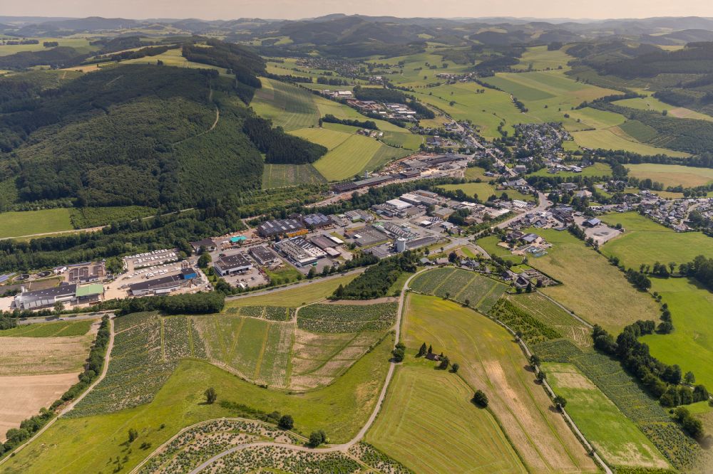 Luftaufnahme Bremke - Stadtrand mit landwirtschaftlichen Feldern in Bremke im Bundesland Nordrhein-Westfalen, Deutschland