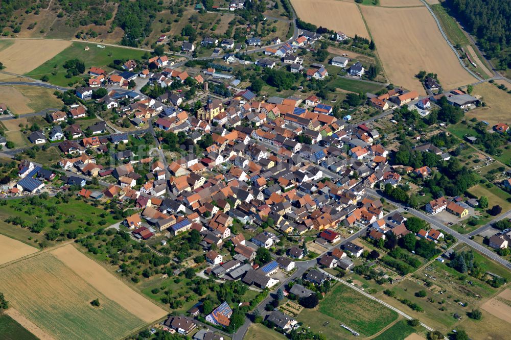 Luftaufnahme Böttigheim - Stadtrand mit landwirtschaftlichen Feldern in Böttigheim im Bundesland Bayern, Deutschland