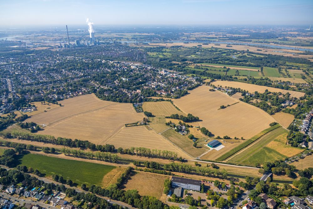Luftaufnahme Dinslaken - Stadtrand mit landwirtschaftlichen Feldern in Dinslaken im Bundesland Nordrhein-Westfalen, Deutschland