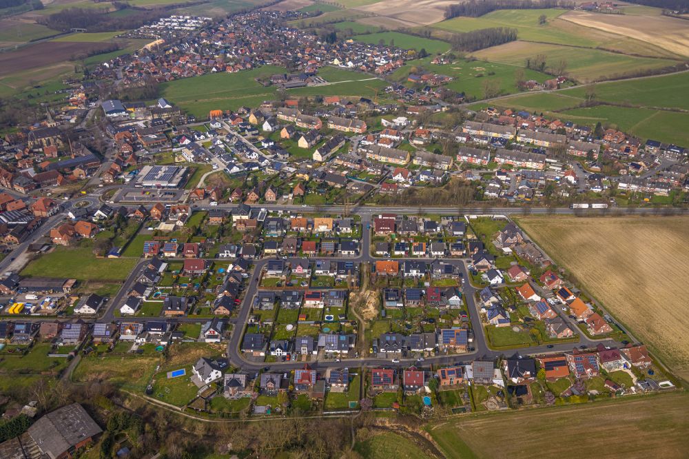 Dolberg aus der Vogelperspektive: Stadtrand mit landwirtschaftlichen Feldern in Dolberg im Bundesland Nordrhein-Westfalen, Deutschland