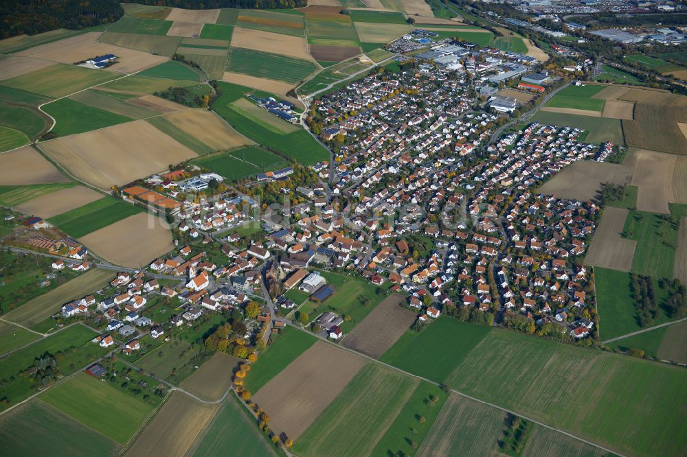Einsingen von oben - Stadtrand mit landwirtschaftlichen Feldern in Einsingen im Bundesland Baden-Württemberg, Deutschland