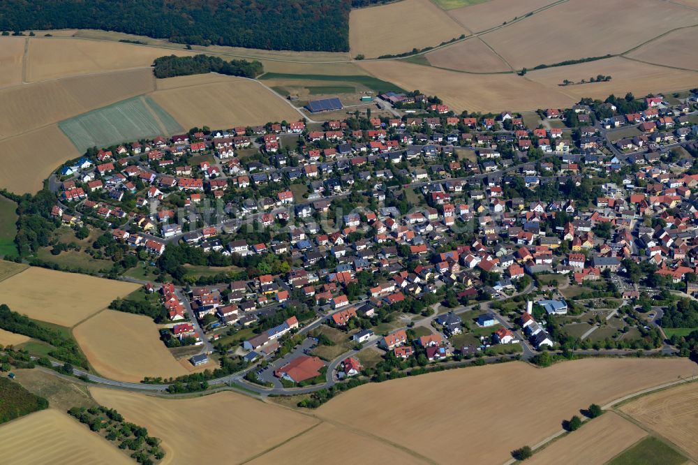 Eisingen aus der Vogelperspektive: Stadtrand mit landwirtschaftlichen Feldern in Eisingen im Bundesland Bayern, Deutschland