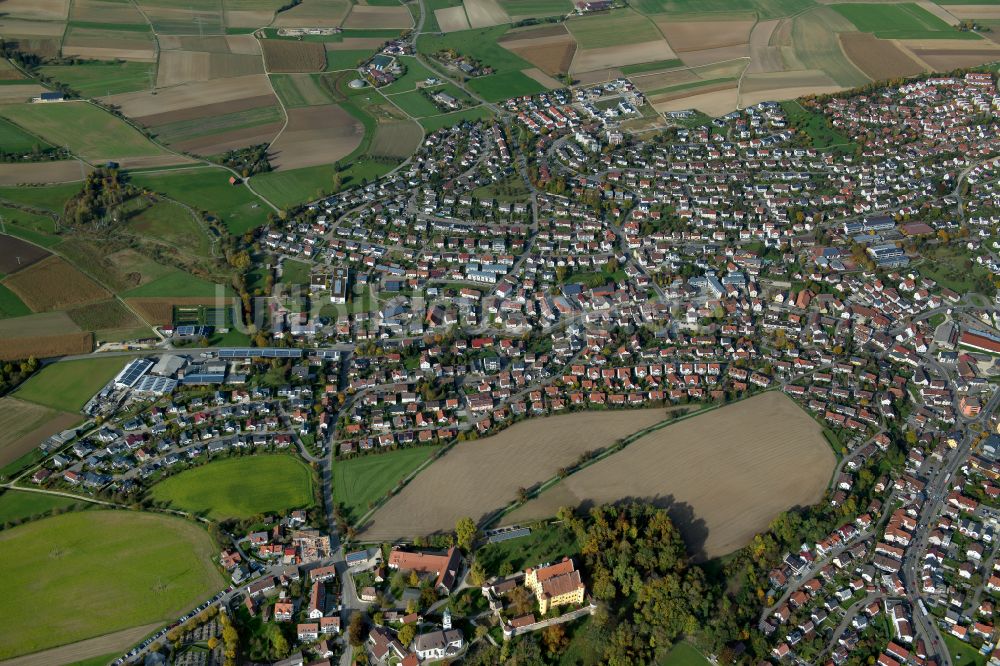 Erbach von oben - Stadtrand mit landwirtschaftlichen Feldern in Erbach im Bundesland Baden-Württemberg, Deutschland