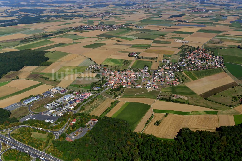 Luftbild Erbshausen-Sulzwiesen - Stadtrand mit landwirtschaftlichen Feldern in Erbshausen-Sulzwiesen im Bundesland Bayern, Deutschland