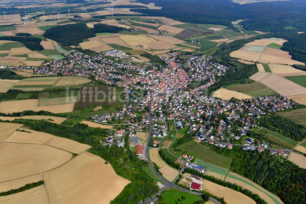 Güntersleben aus der Vogelperspektive: Stadtrand mit landwirtschaftlichen Feldern in Güntersleben im Bundesland Bayern, Deutschland