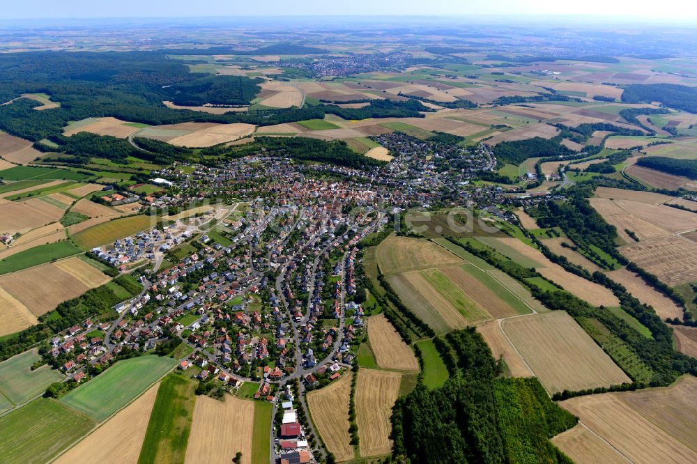Luftaufnahme Güntersleben - Stadtrand mit landwirtschaftlichen Feldern in Güntersleben im Bundesland Bayern, Deutschland