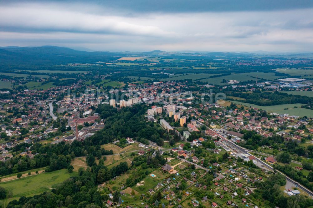 Luftbild Grottau - Hradek nad Nisou - Stadtrand mit landwirtschaftlichen Feldern in Grottau - Hradek nad Nisou in Libereck, Tschechien