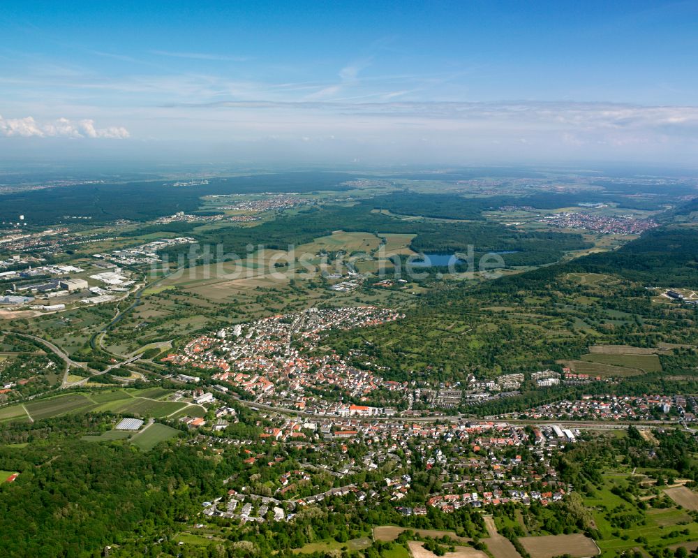 Luftaufnahme Grötzingen - Stadtrand mit landwirtschaftlichen Feldern in Grötzingen im Bundesland Baden-Württemberg, Deutschland