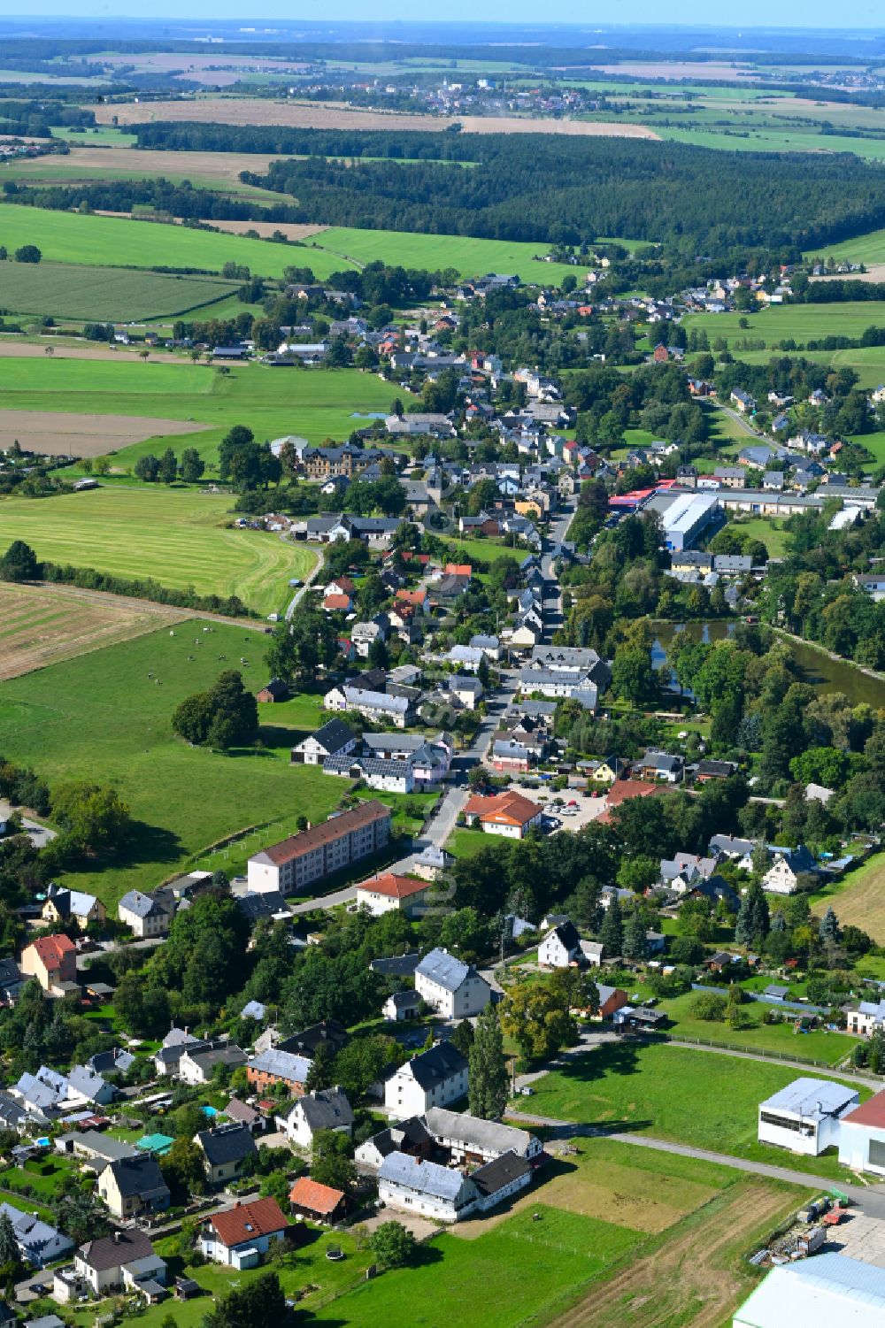 Göttendorf aus der Vogelperspektive: Stadtrand mit landwirtschaftlichen Feldern in Göttendorf im Bundesland Thüringen, Deutschland