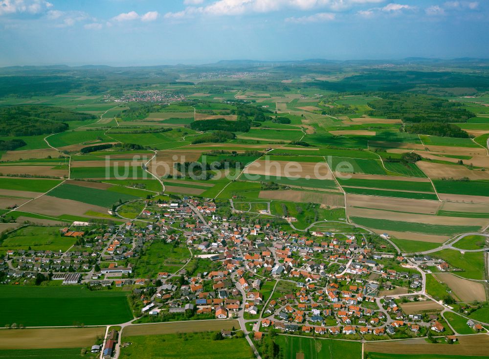 Luftaufnahme Heroldstatt - Stadtrand mit landwirtschaftlichen Feldern in Heroldstatt im Bundesland Baden-Württemberg, Deutschland