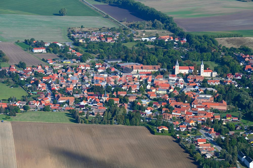 Luftbild Hessen - Stadtrand mit landwirtschaftlichen Feldern in Hessen im Bundesland Sachsen-Anhalt, Deutschland