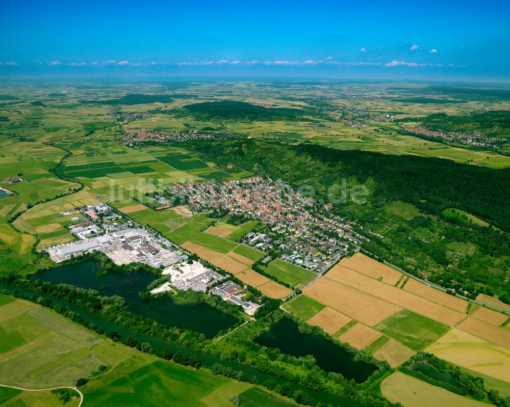 Hirschau von oben - Stadtrand mit landwirtschaftlichen Feldern in Hirschau im Bundesland Baden-Württemberg, Deutschland
