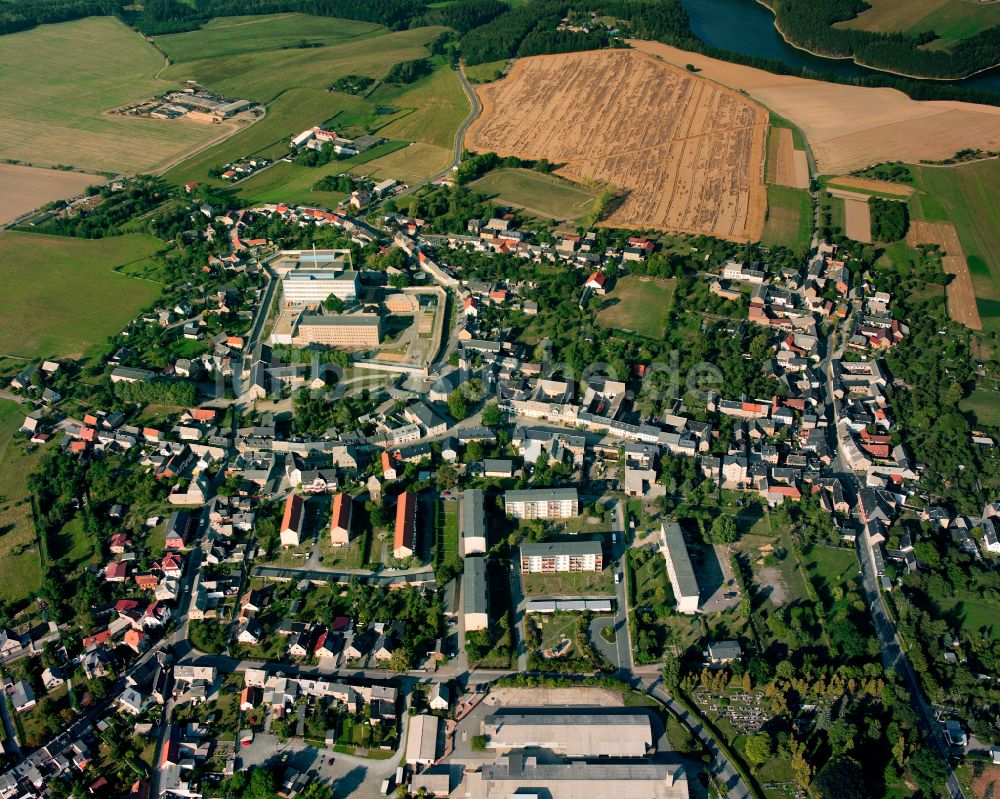 Hohenleuben aus der Vogelperspektive: Stadtrand mit landwirtschaftlichen Feldern in Hohenleuben im Bundesland Thüringen, Deutschland