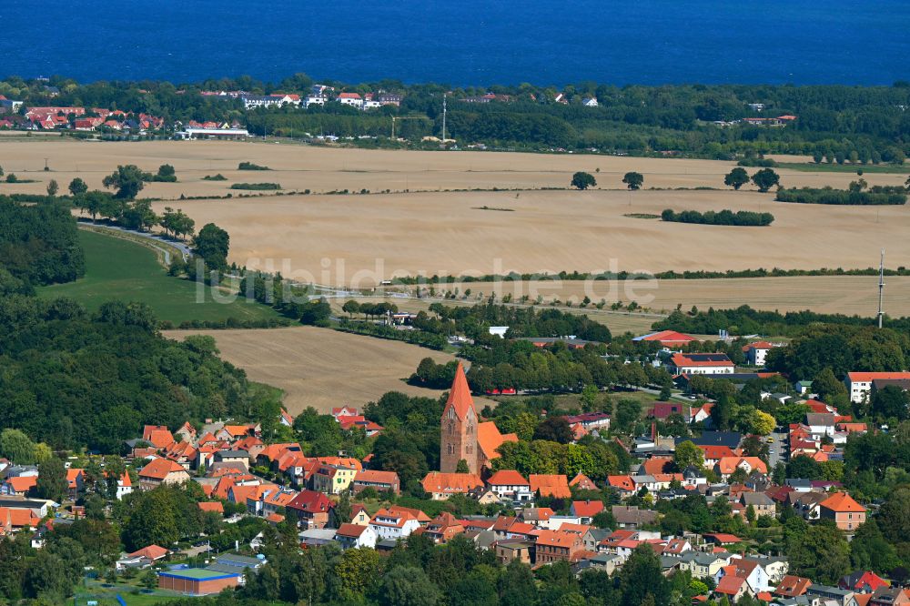 Luftaufnahme Klütz - Stadtrand mit landwirtschaftlichen Feldern in Klütz im Bundesland Mecklenburg-Vorpommern, Deutschland