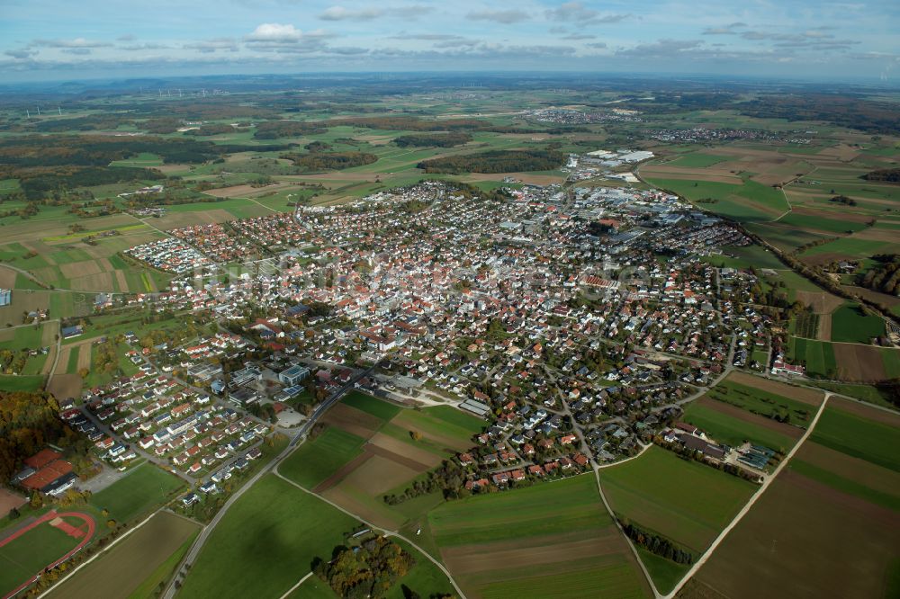 Luftaufnahme Laichingen - Stadtrand mit landwirtschaftlichen Feldern in Laichingen im Bundesland Baden-Württemberg, Deutschland