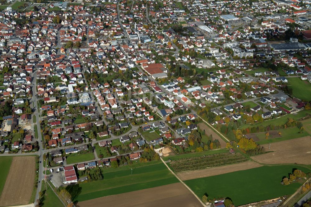Laichingen von oben - Stadtrand mit landwirtschaftlichen Feldern in Laichingen im Bundesland Baden-Württemberg, Deutschland