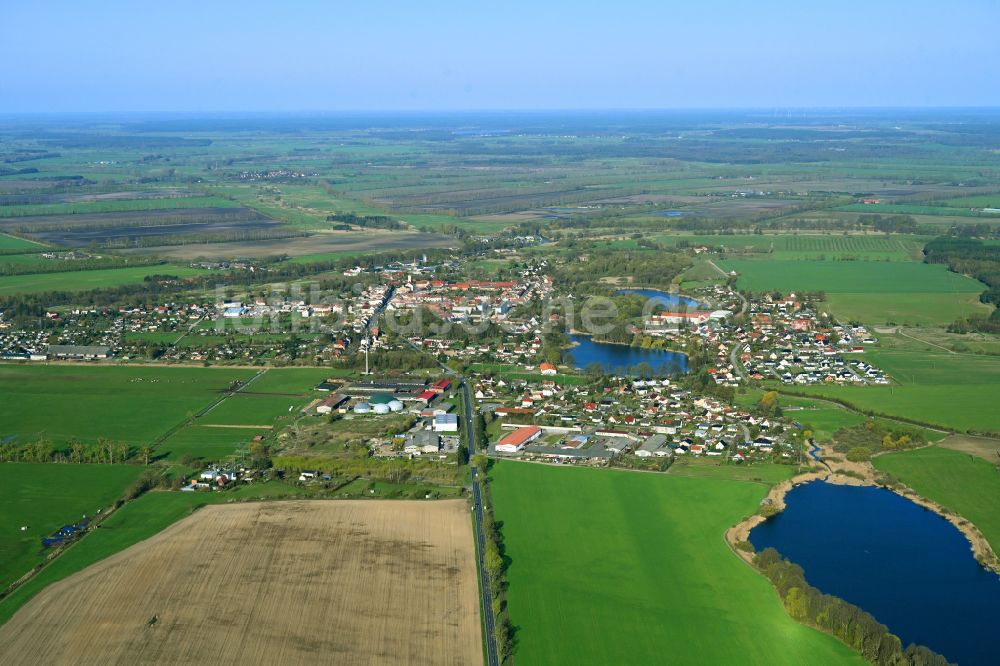 Luftbild Liebenwalde - Stadtrand mit landwirtschaftlichen Feldern in Liebenwalde im Bundesland Brandenburg, Deutschland