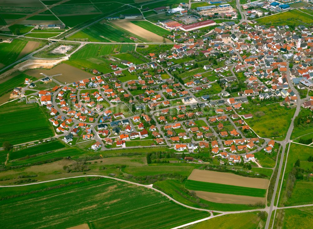 Luftaufnahme Merklingen - Stadtrand mit landwirtschaftlichen Feldern in Merklingen im Bundesland Baden-Württemberg, Deutschland