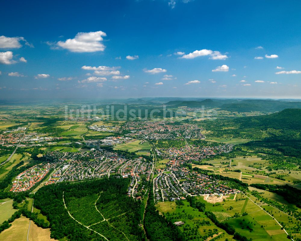 Mössingen aus der Vogelperspektive: Stadtrand mit landwirtschaftlichen Feldern in Mössingen im Bundesland Baden-Württemberg, Deutschland