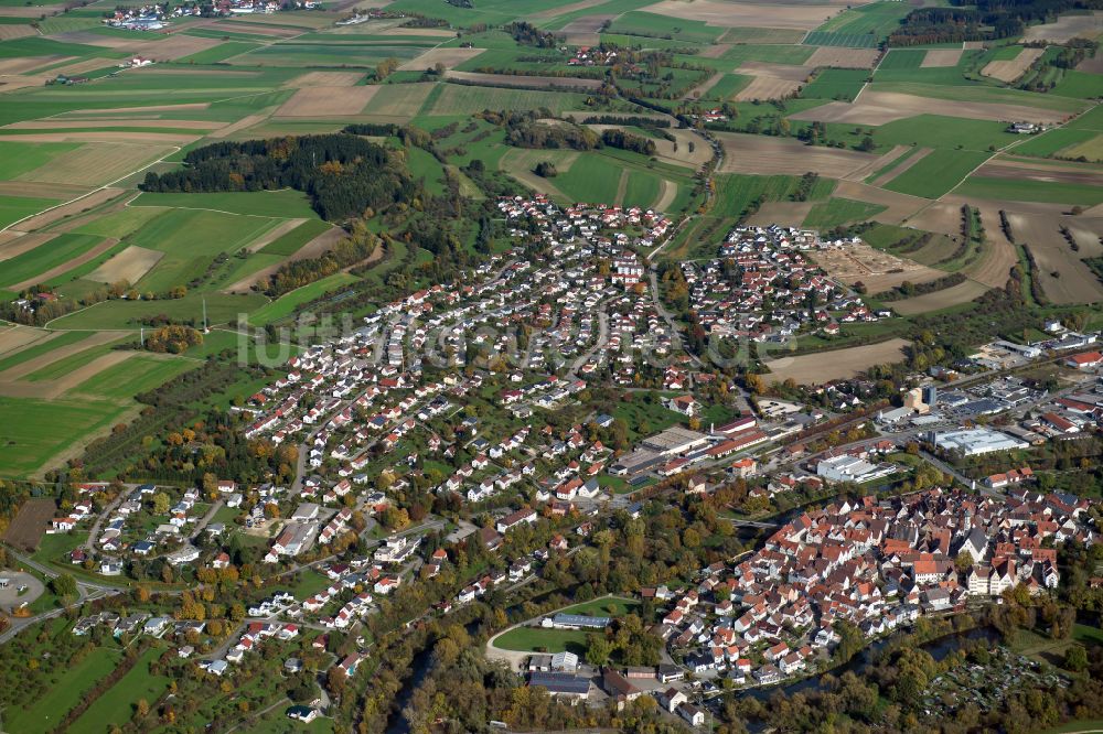Munderkingen aus der Vogelperspektive: Stadtrand mit landwirtschaftlichen Feldern in Munderkingen im Bundesland Baden-Württemberg, Deutschland