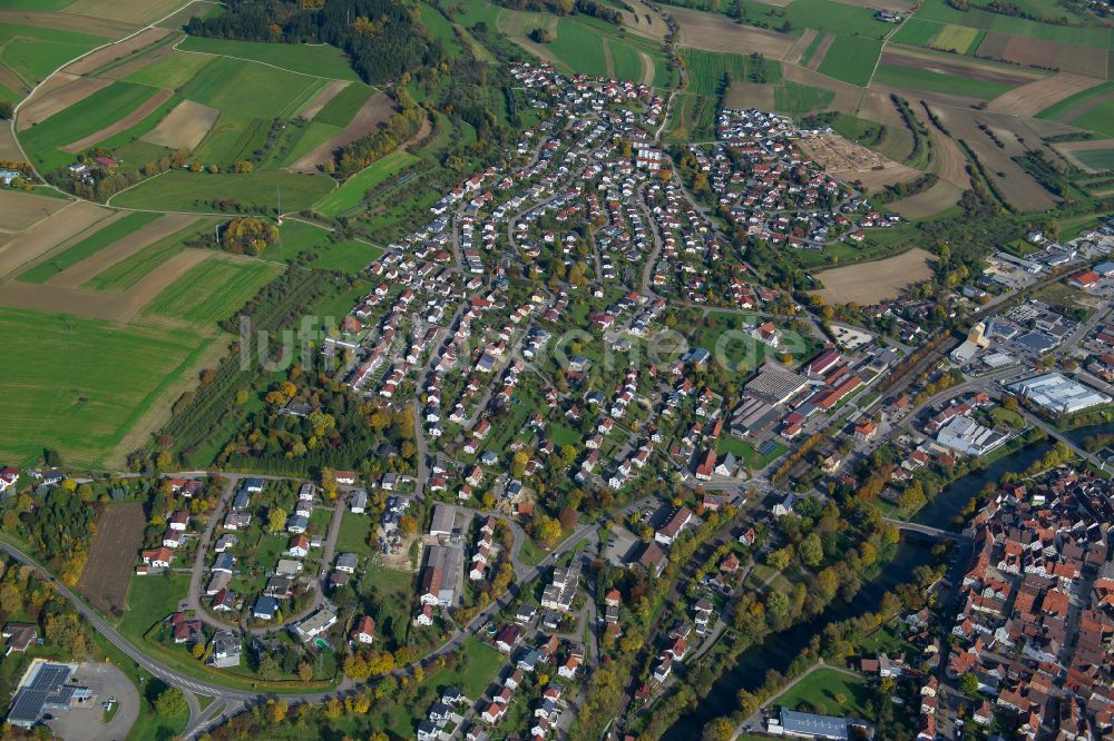 Munderkingen von oben - Stadtrand mit landwirtschaftlichen Feldern in Munderkingen im Bundesland Baden-Württemberg, Deutschland