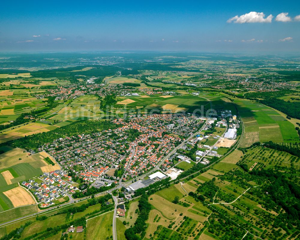 Nehren von oben - Stadtrand mit landwirtschaftlichen Feldern in Nehren im Bundesland Baden-Württemberg, Deutschland