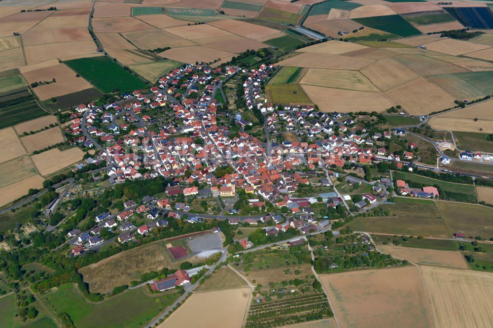 Oberaltertheim aus der Vogelperspektive: Stadtrand mit landwirtschaftlichen Feldern in Oberaltertheim im Bundesland Bayern, Deutschland