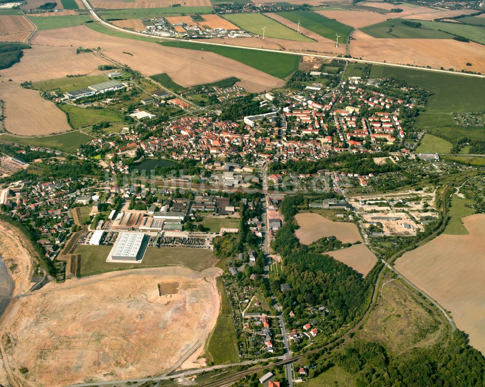Raitzhain von oben - Stadtrand mit landwirtschaftlichen Feldern in Raitzhain im Bundesland Thüringen, Deutschland