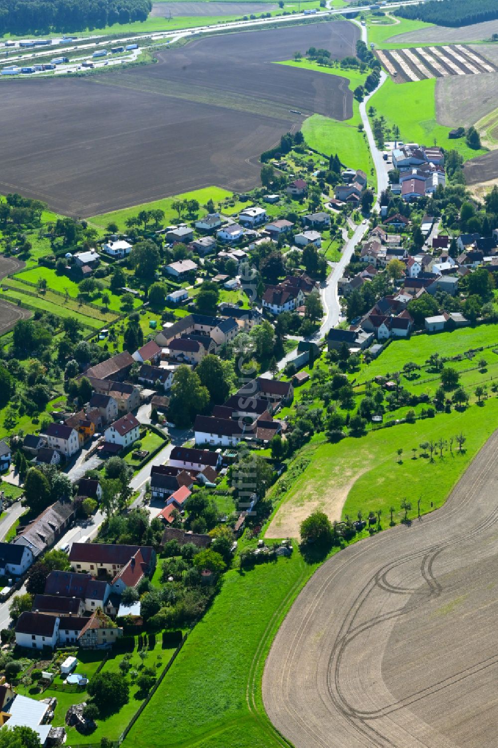 Rüdersdorf aus der Vogelperspektive: Stadtrand mit landwirtschaftlichen Feldern in Rüdersdorf im Bundesland Thüringen, Deutschland