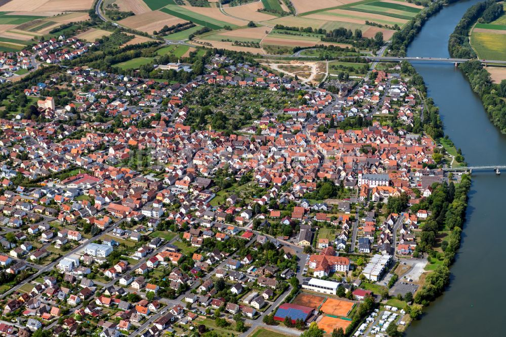 Luftaufnahme Retzbach - Stadtrand mit landwirtschaftlichen Feldern in Retzbach im Bundesland Bayern, Deutschland
