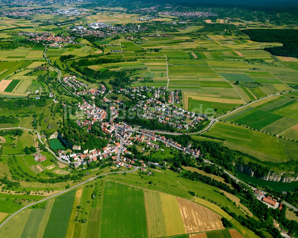 Reusten aus der Vogelperspektive: Stadtrand mit landwirtschaftlichen Feldern in Reusten im Bundesland Baden-Württemberg, Deutschland
