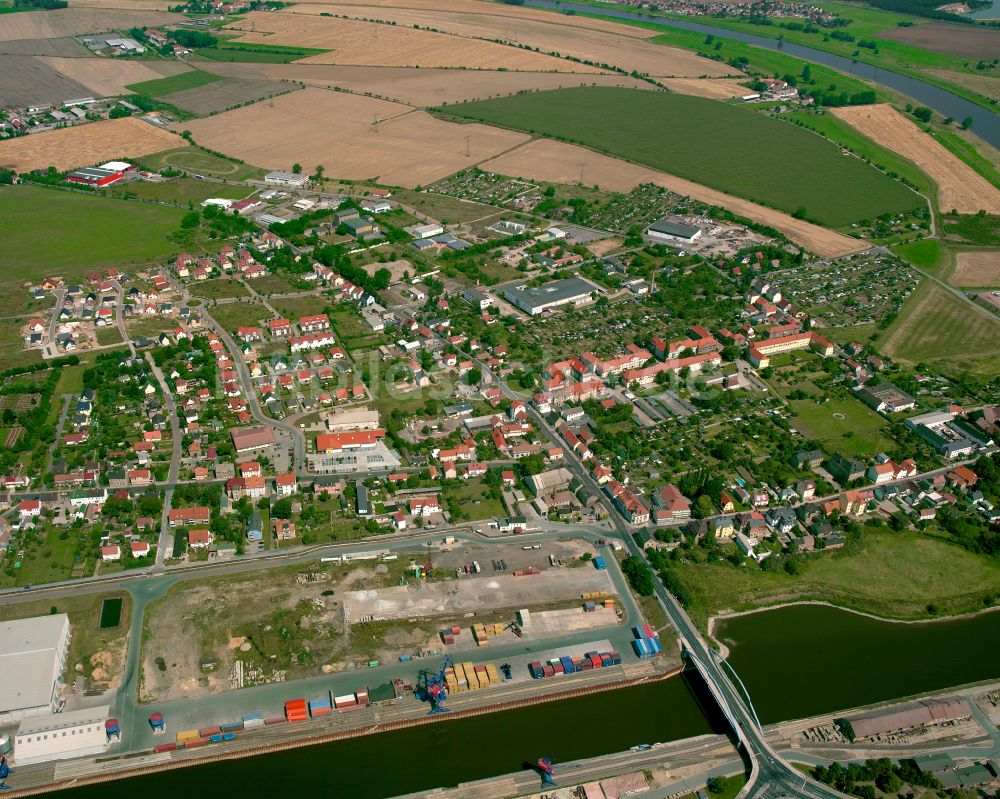 Riesa von oben - Stadtrand mit landwirtschaftlichen Feldern in Riesa im Bundesland Sachsen, Deutschland