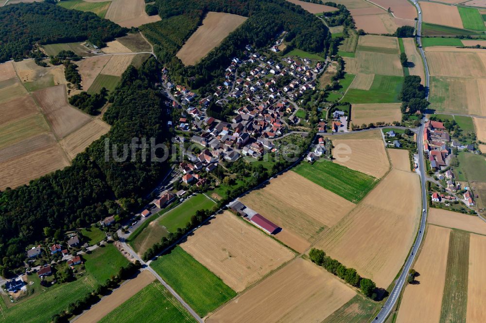 Luftaufnahme Roßbrunn - Stadtrand mit landwirtschaftlichen Feldern in Roßbrunn im Bundesland Bayern, Deutschland