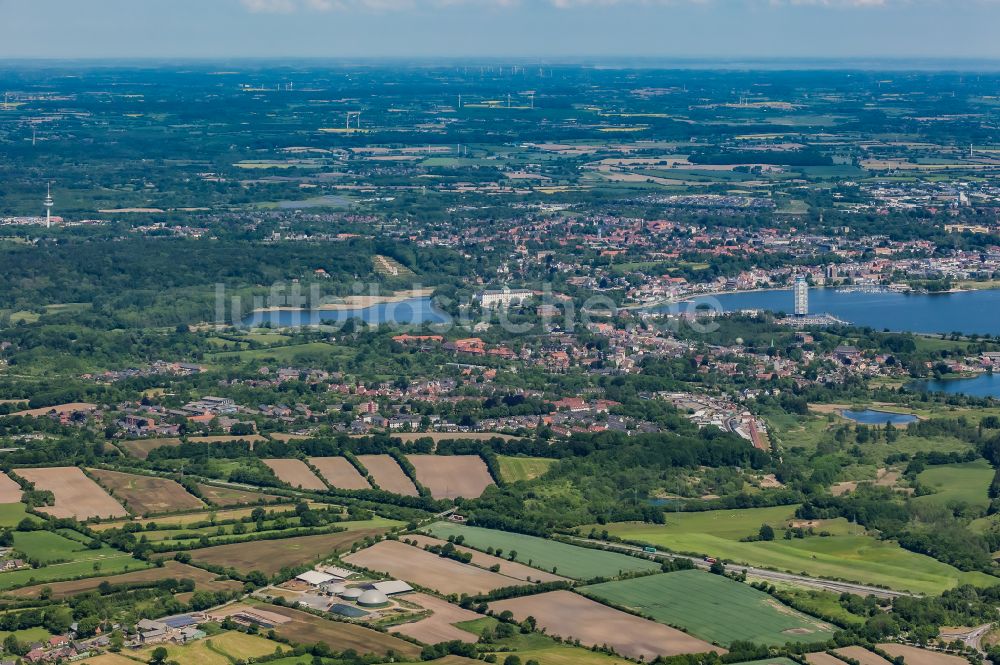 Schleswig von oben - Stadtrand mit landwirtschaftlichen Feldern in Schleswig im Bundesland Schleswig-Holstein, Deutschland