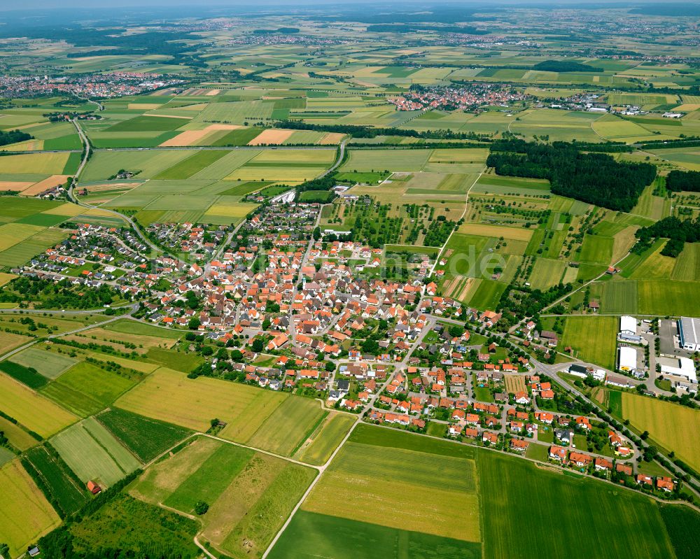 Seebronn von oben - Stadtrand mit landwirtschaftlichen Feldern in Seebronn im Bundesland Baden-Württemberg, Deutschland