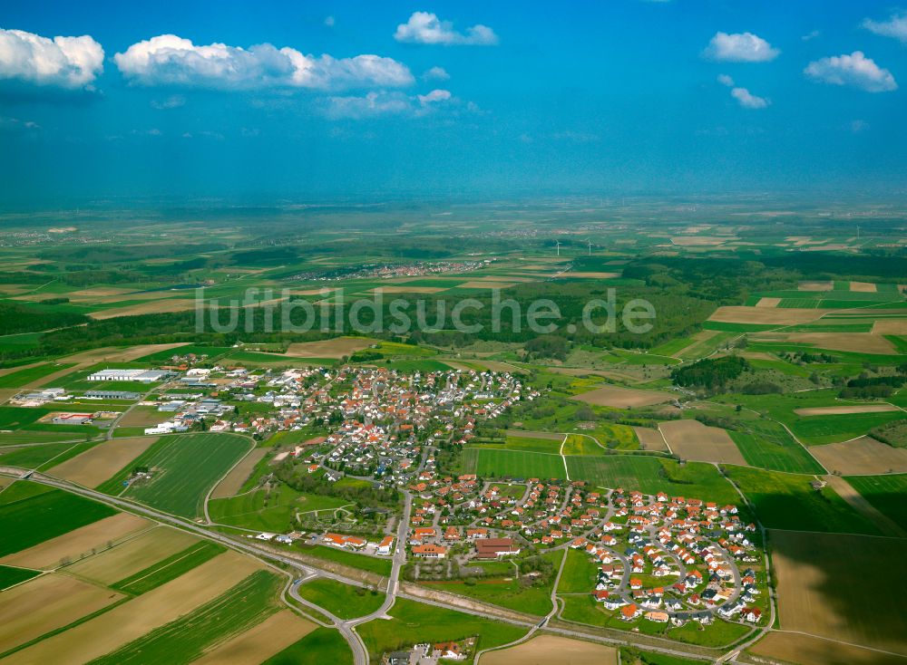 Sontheim aus der Vogelperspektive: Stadtrand mit landwirtschaftlichen Feldern in Sontheim im Bundesland Baden-Württemberg, Deutschland