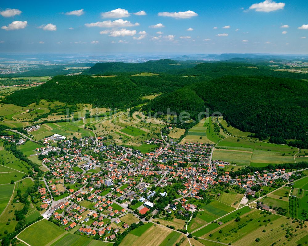 Luftaufnahme Talheim - Stadtrand mit landwirtschaftlichen Feldern in Talheim im Bundesland Baden-Württemberg, Deutschland