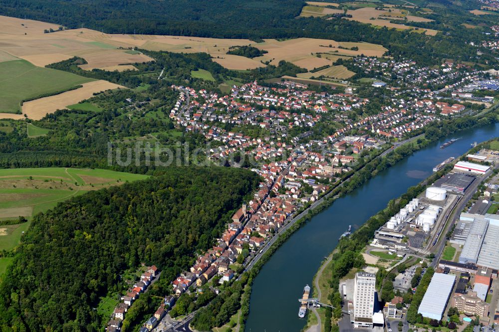 Zell am Main von oben - Stadtrand mit landwirtschaftlichen Feldern in Zell am Main im Bundesland Bayern, Deutschland