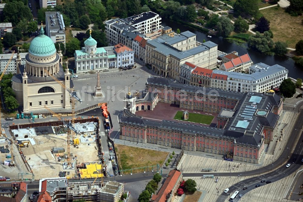 Luftbild Potsdam - Stadtschloß und Brandenburger Landtag in Potsdam im Bundesland Brandenburg