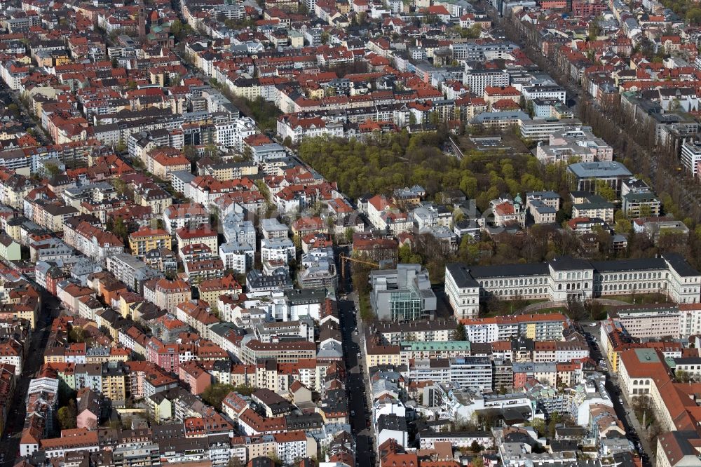 Luftaufnahme München - Stadtteil- Ansicht mit Blick aus der Maxvorstadt nach Schwabing in München im Bundesland Bayern, Deutschland