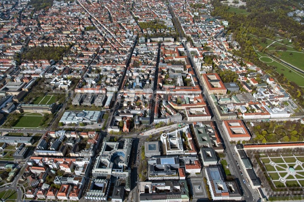 Luftbild München - Stadtteil- Ansicht entlang der Ludwigstraße im Stadtteil Maxvorstadt in München im Bundesland Bayern, Deutschland