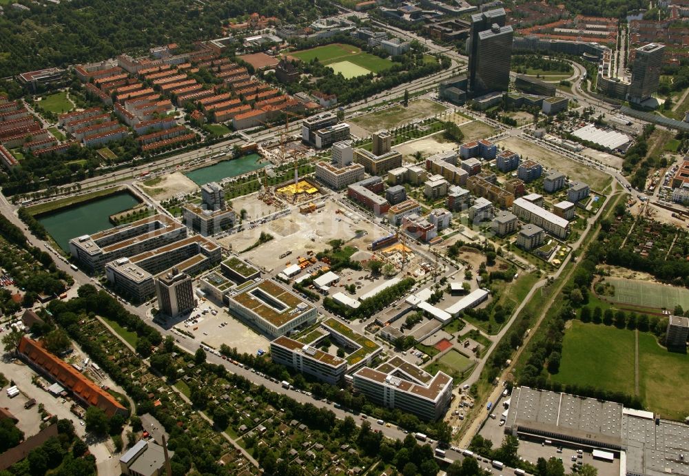 Luftaufnahme München - Stadtteil- Ansicht der Parkstadt mit Highlight Towers im Stadtgebiet in München im Bundesland Bayern, Deutschland