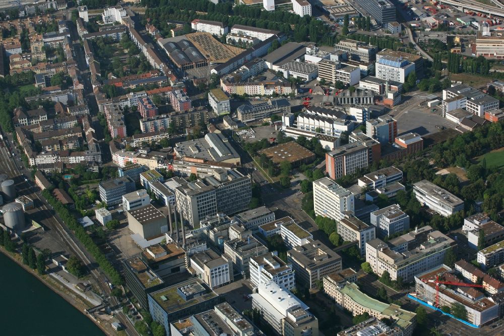 Luftaufnahme Basel - Stadtteil Klybeck mit dem Betriebsareal der BASF im Stadtgebiet in Basel, Schweiz