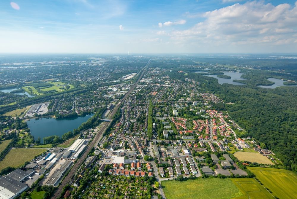 Duisburg von oben - Stadtteil Rahm im Stadtgebiet in Duisburg im Bundesland Nordrhein-Westfalen