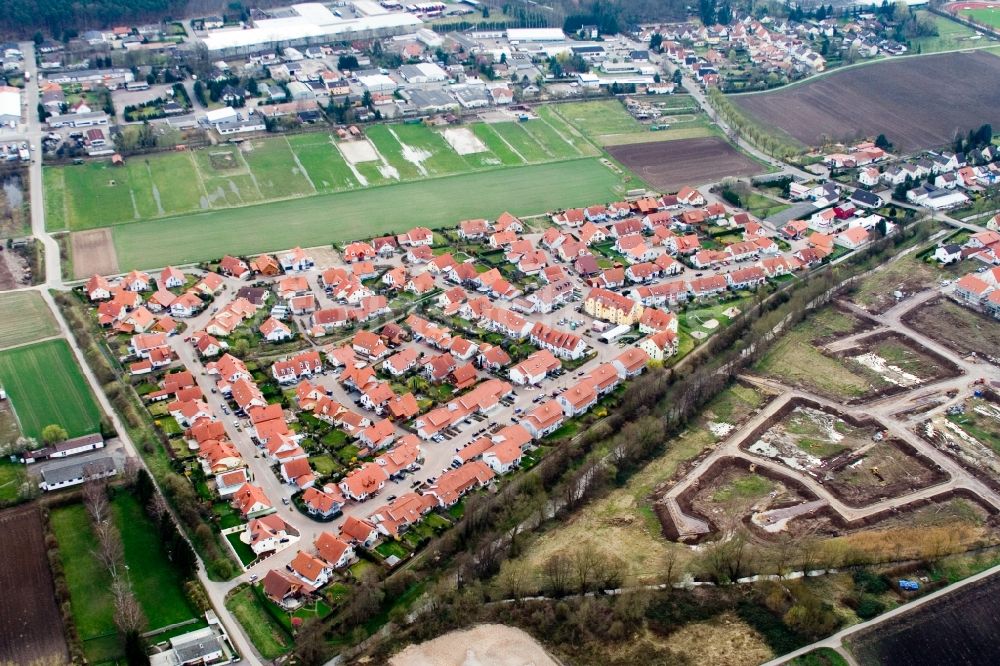 Herxheim bei Landau (Pfalz) von oben - Stadtteil 'in den Sandgärten' im Stadtgebiet in Herxheim bei Landau (Pfalz) im Bundesland Rheinland-Pfalz, Deutschland