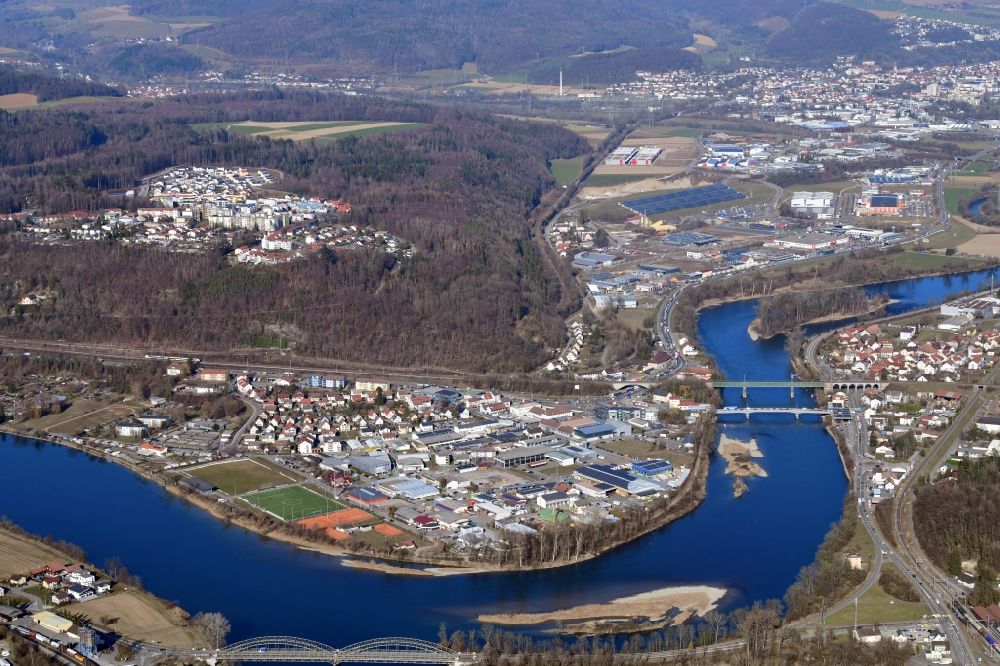 Luftbild Waldshut-Tiengen - Stadtteil Schmittenau und Grenzübergang zur Schweiz am Ufer des Rheins in Waldshut-Tiengen im Bundesland Baden-Württemberg, Deutschland