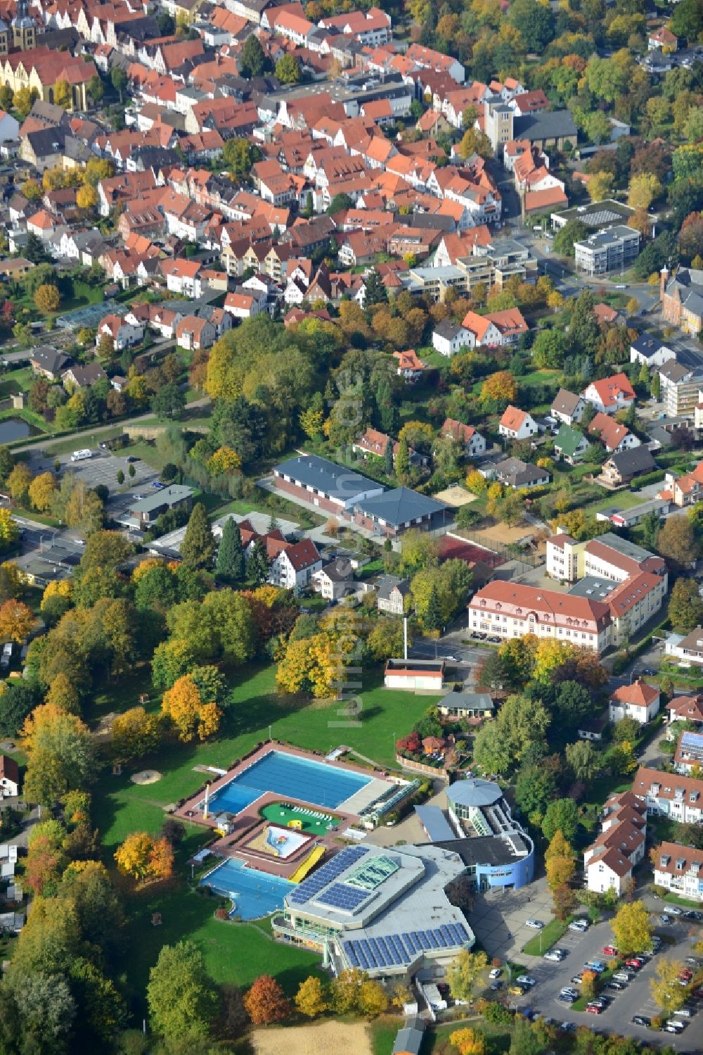 Lemgo aus der Vogelperspektive: Stadtteilansicht der Altstadt mit dem Freizeitbad in Lemgo im Bundesland Nordrhein-Westfalen