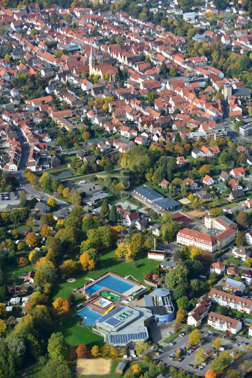 Luftbild Lemgo - Stadtteilansicht der Altstadt mit dem Freizeitbad in Lemgo im Bundesland Nordrhein-Westfalen