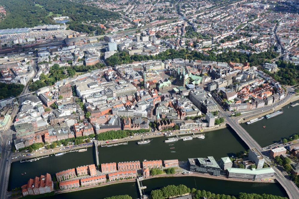 Luftbild Bremen - Stadtteilansicht der Altstadt der Hansestadt mit der Halbinsel Teerhof zwischen dem Fluss Weser und dem Seitenarm Kleine Weser in Bremen