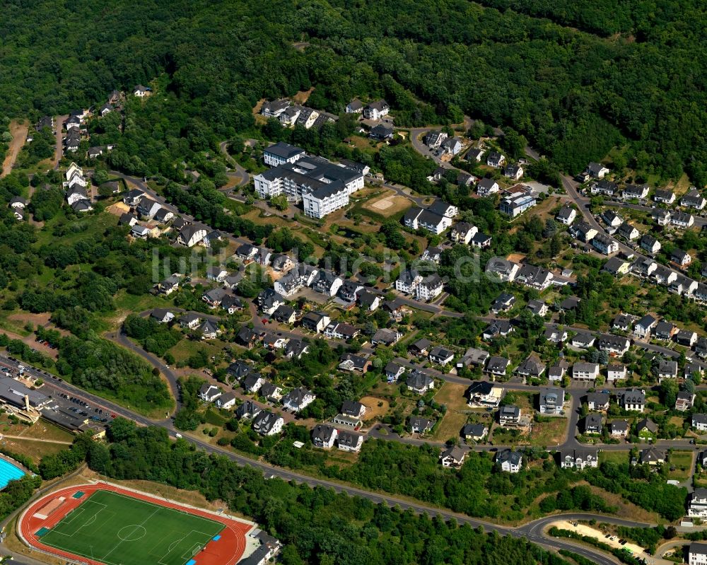 Luftbild Cochem - Stadtteilansicht von Cochem und Verlauf der Mosel im Bundesland Rheinland-Pfalz